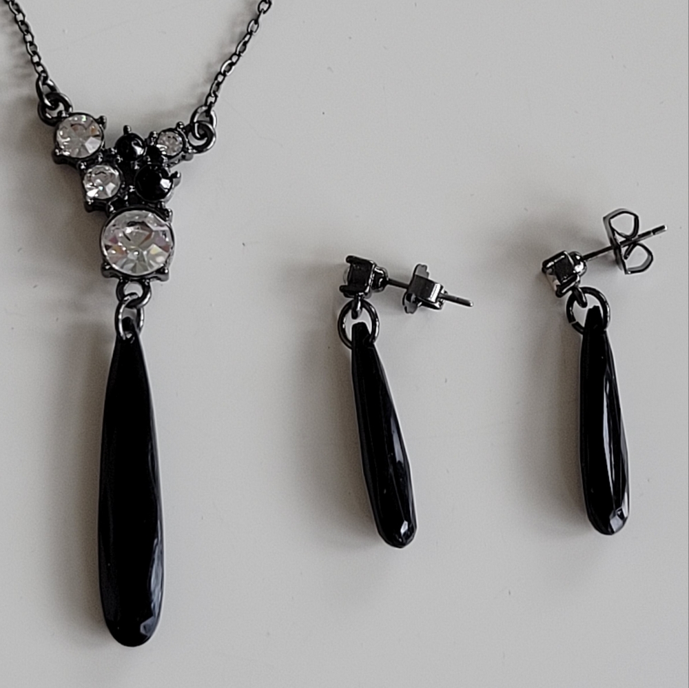 Avon | Teardrop Bead 'Y' Necklace Gift Set